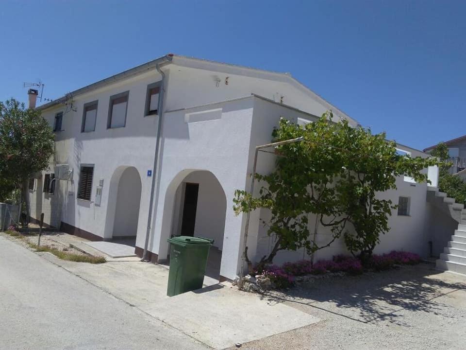 Leo Apartment Vir Exterior photo