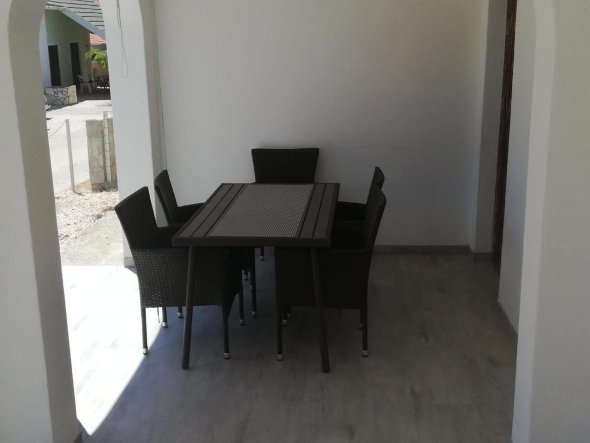Leo Apartment Vir Exterior photo